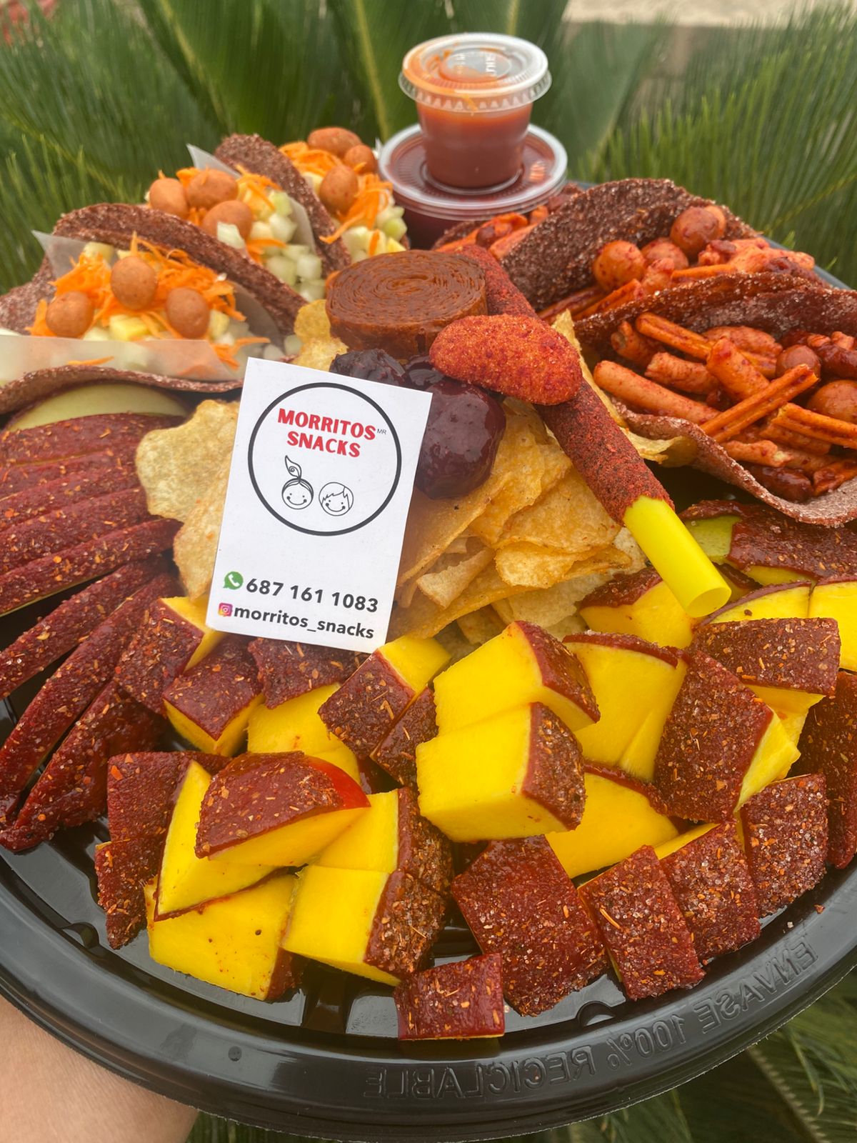 Charola de mango con chamoy